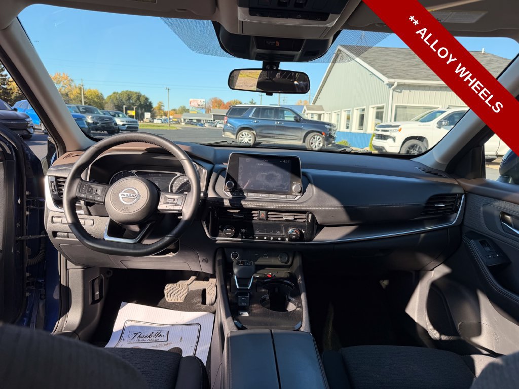 Used 2021 Nissan Rogue SV FWD image 15