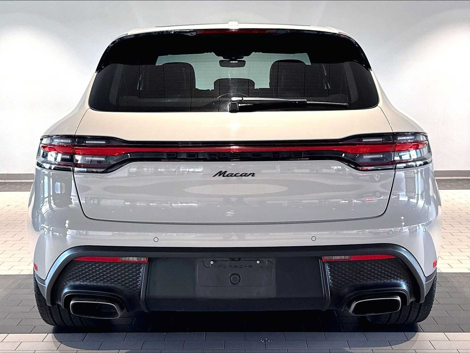Used 2023 Porsche Macan AWD/4WD image 9