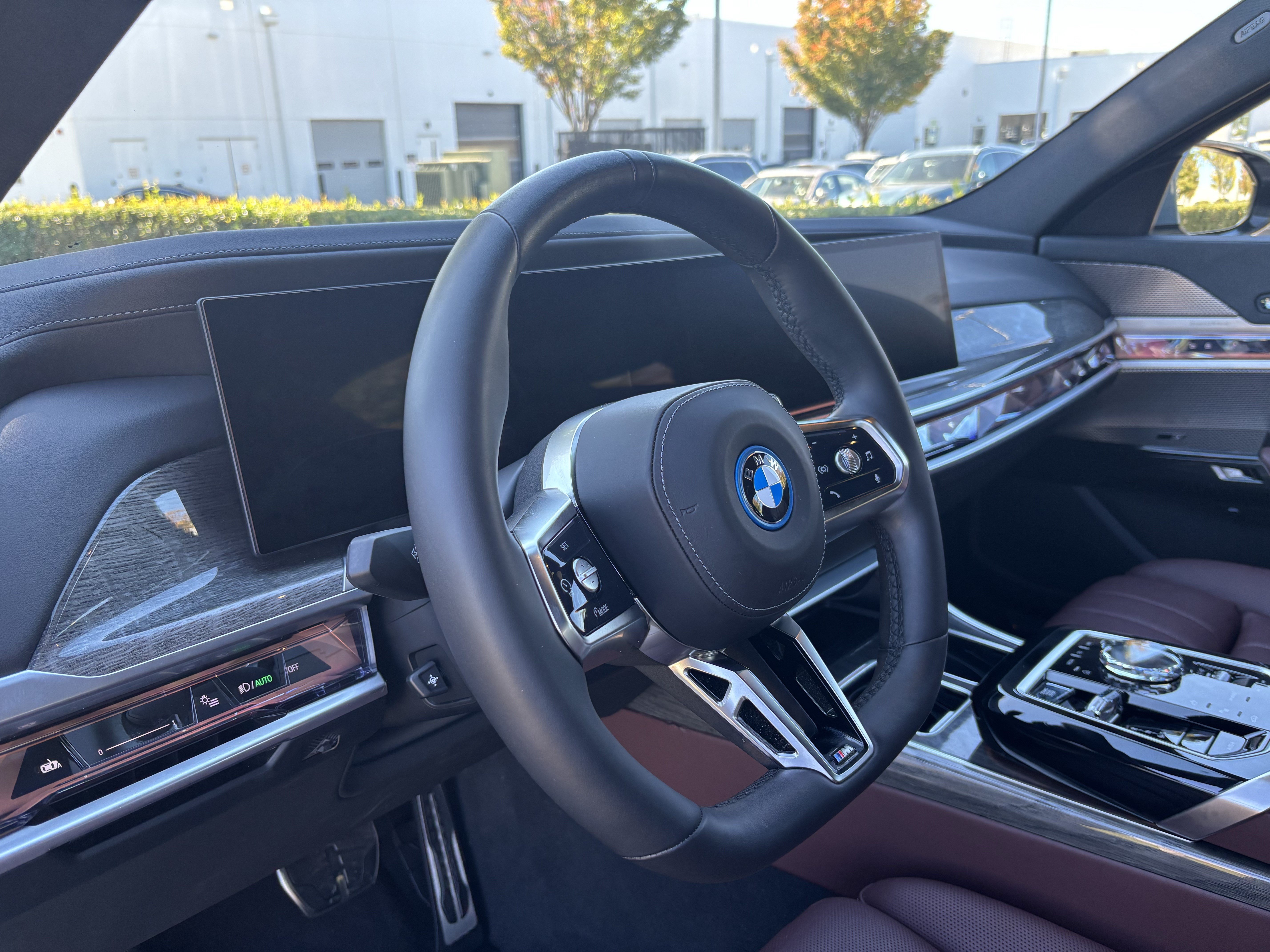 Certified 2024 BMW 750e xDrive w/ Executive Package AWD/4WD image 17