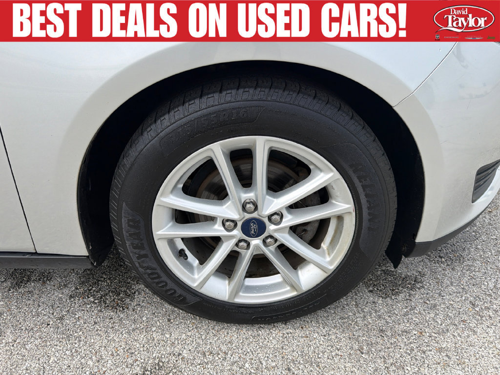 Used 2015 Ford Focus SE w/ SE Cold Weather Package FWD image 29