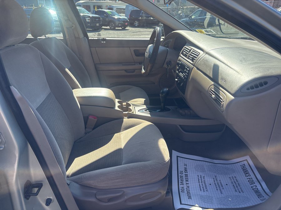 Used 2003 Ford Taurus SE FWD image 21