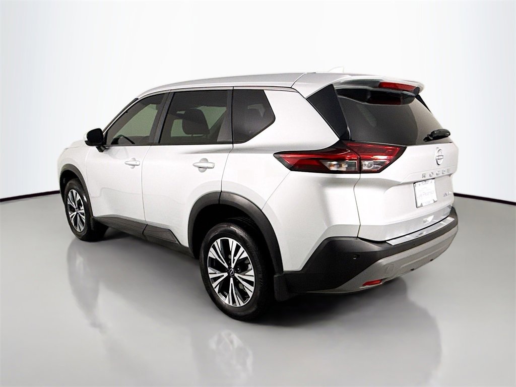 Used 2023 Nissan Rogue SV image 3