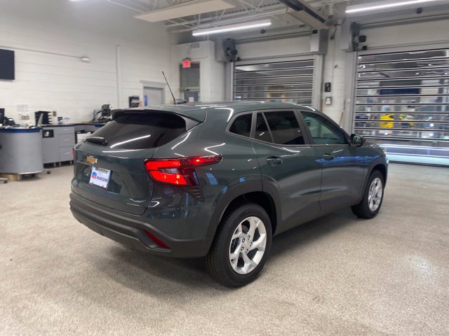New 2026 Chevrolet Trax LS w/ LS Convenience Package FWD image 5