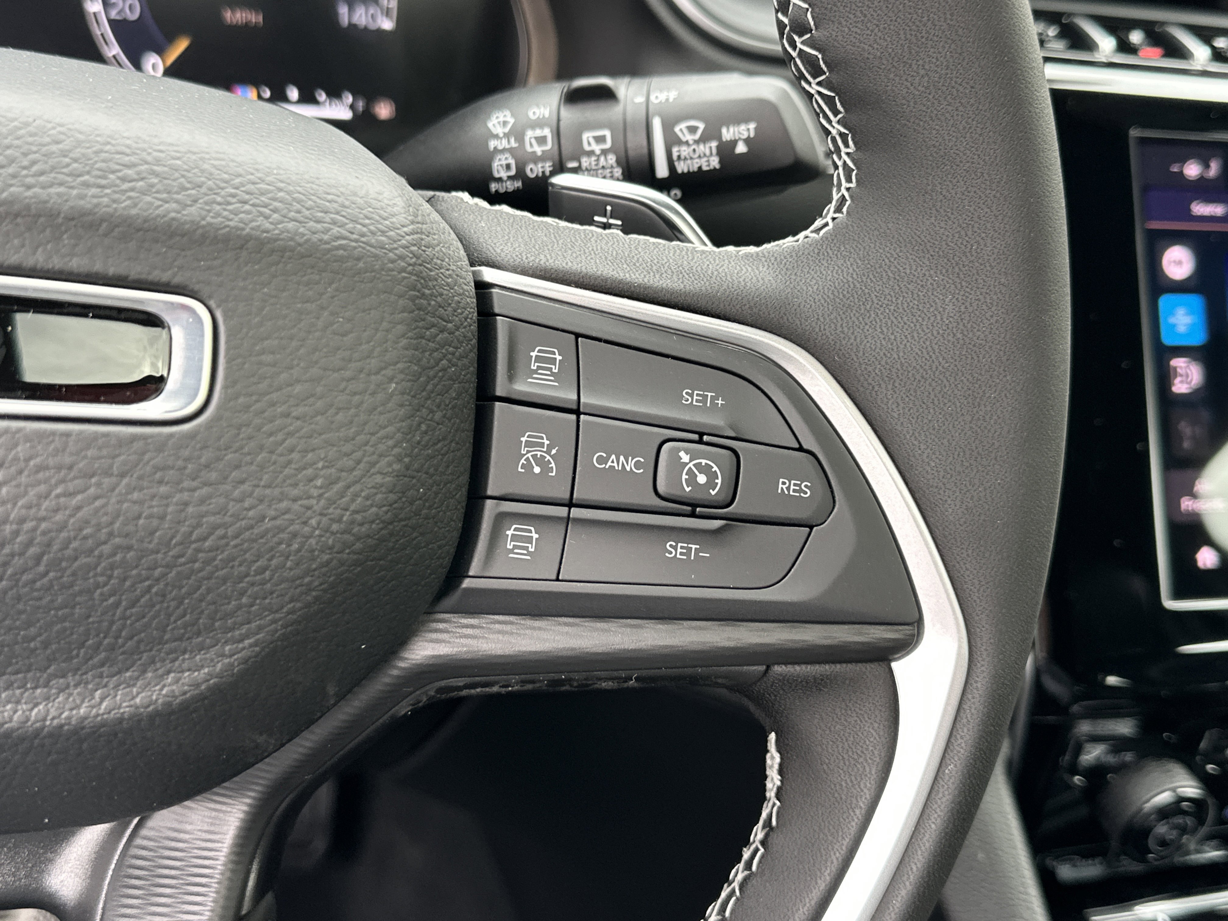 New 2025 Jeep Grand Cherokee Altitude image 8