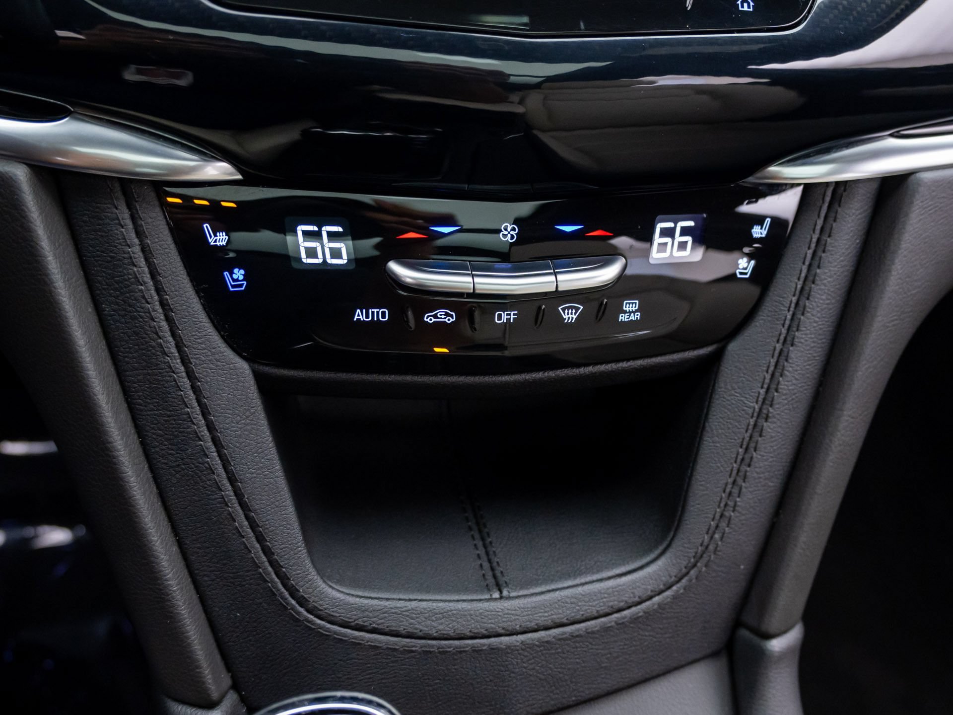 Certified 2024 Cadillac XT6 Sport w/ Technology Package AWD/4WD image 27