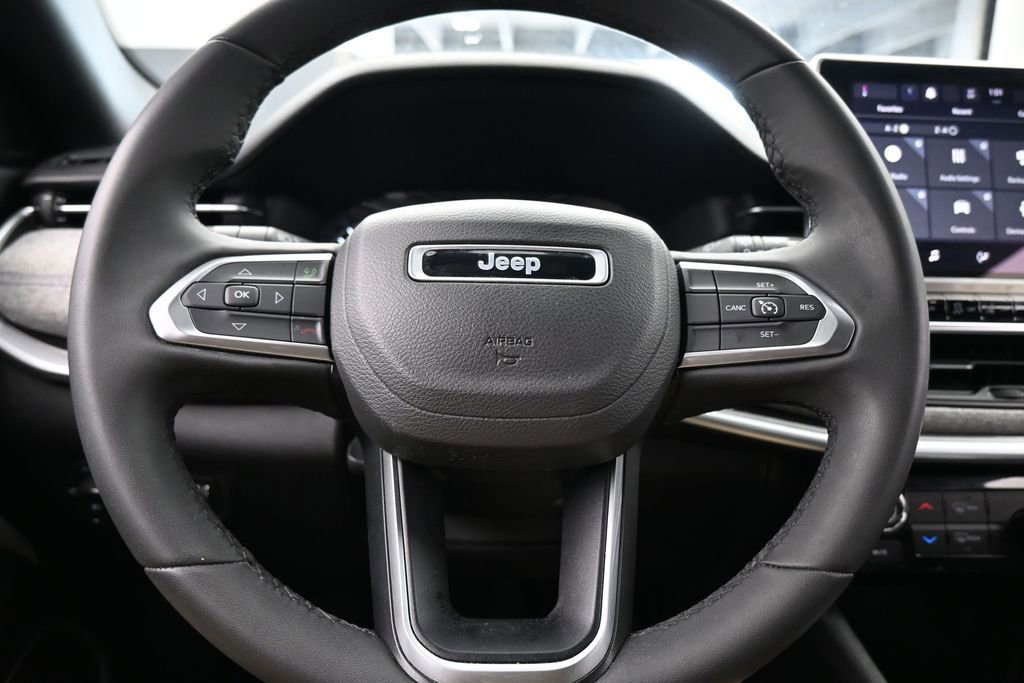 Used 2023 Jeep Compass Latitude AWD/4WD image 24
