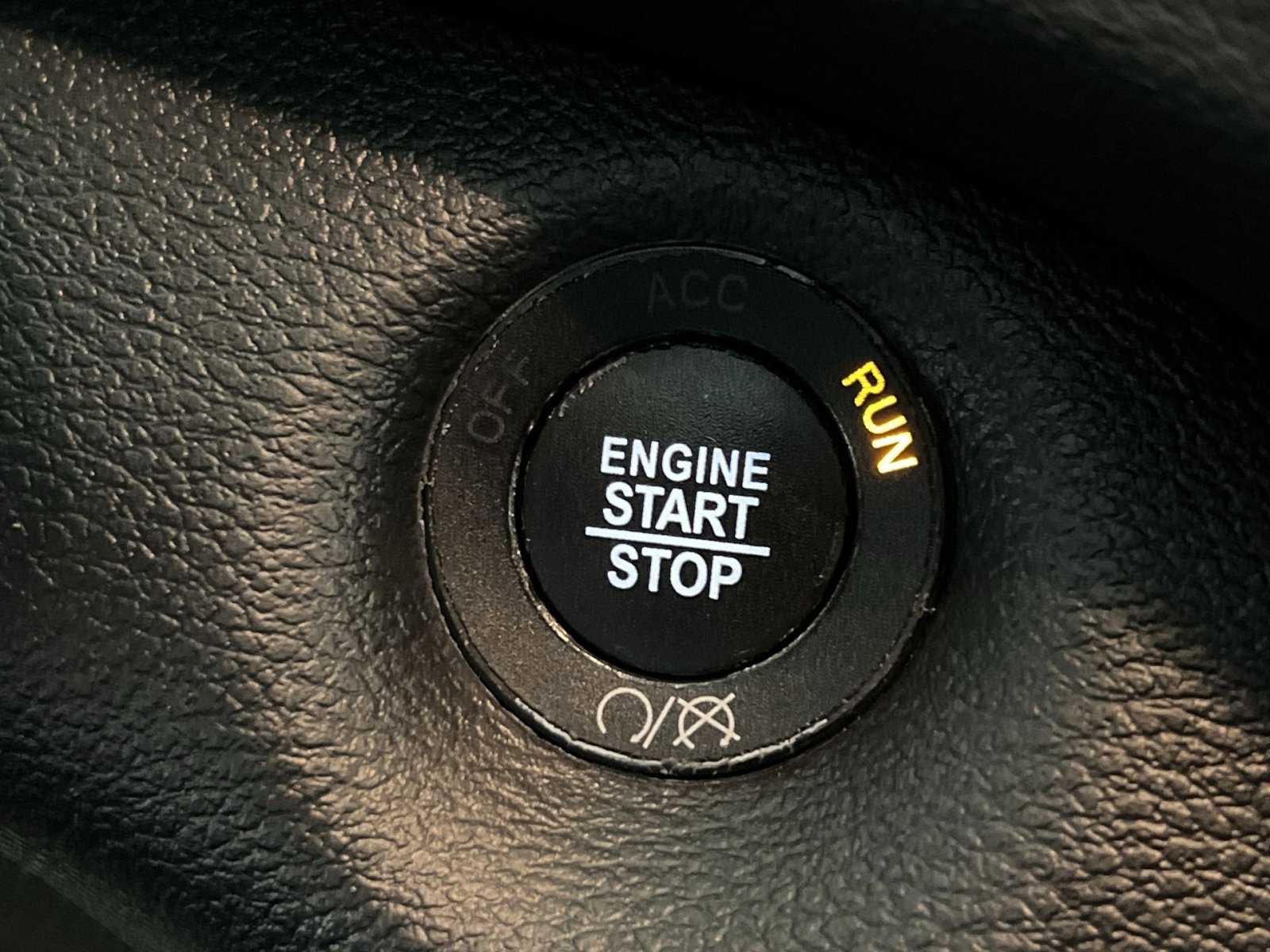 Used 2023 Jeep Cherokee Altitude Lux image 31