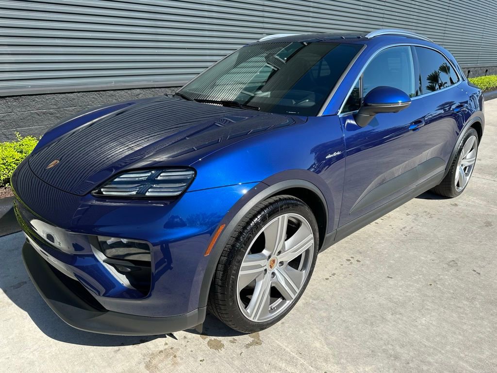 Used 2024 Porsche Macan 4 Electric image 3