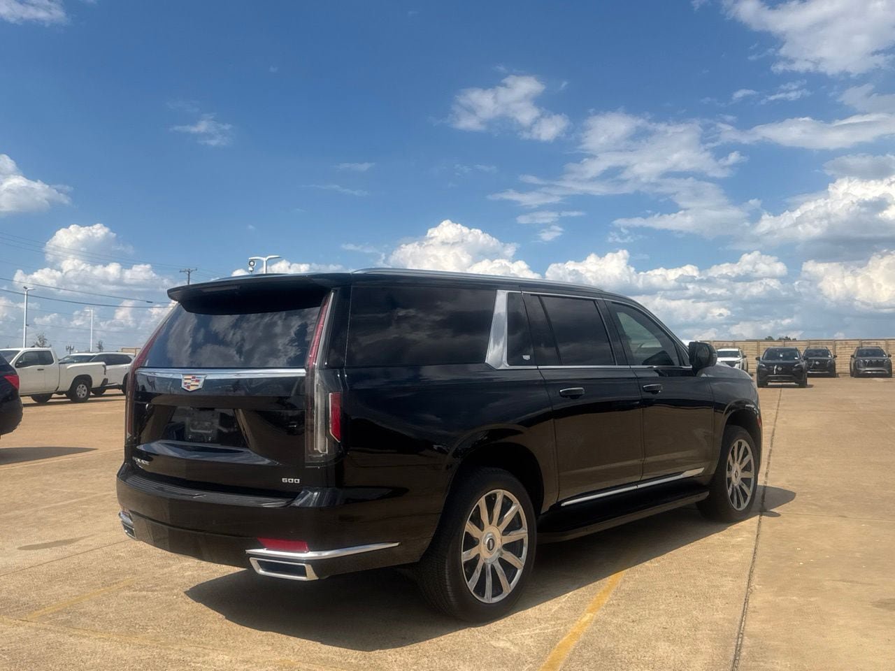 Used 2023 Cadillac Escalade ESV Premium Luxury Platinum AWD/4WD image 23