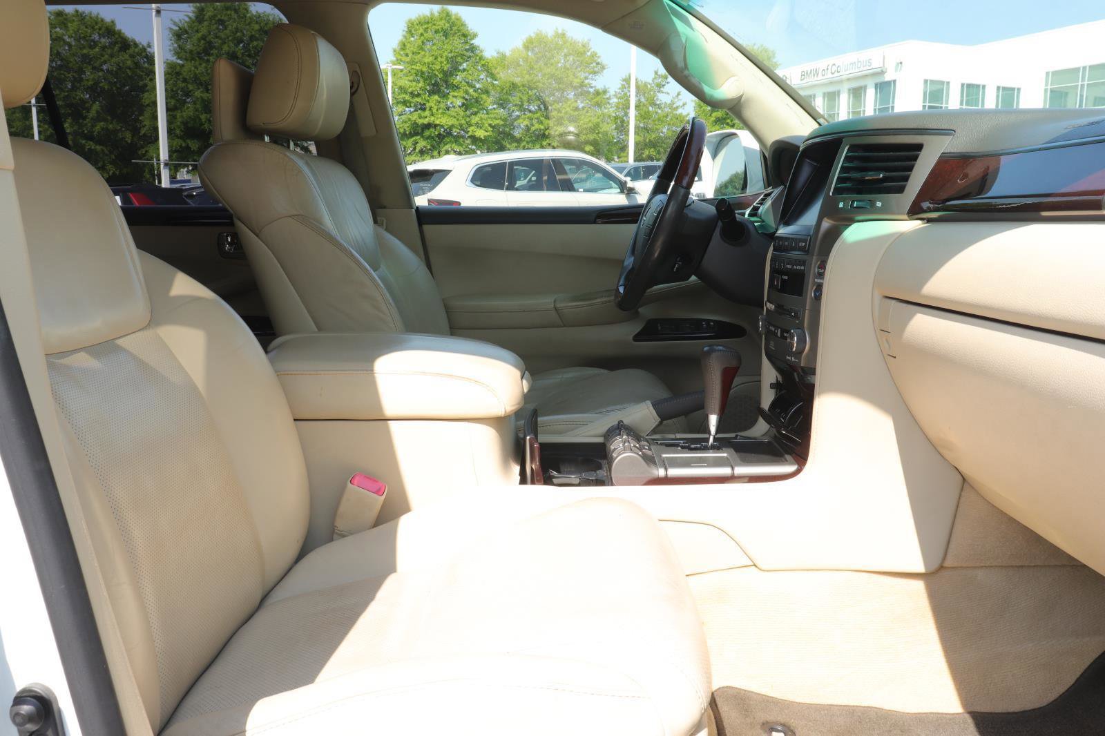 Used 2013 Lexus LX 570 4WD w/ Luxury Pkg image 22