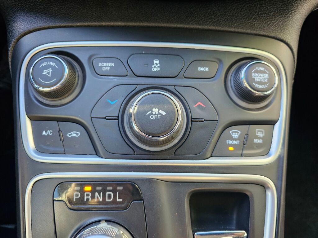 Used 2015 Chrysler 200 LX FWD image 25