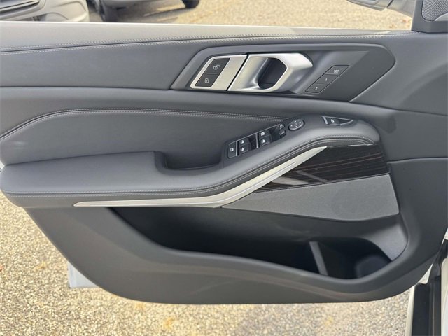 Used 2025 BMW X5 xDrive40i w/ Premium Package image 17