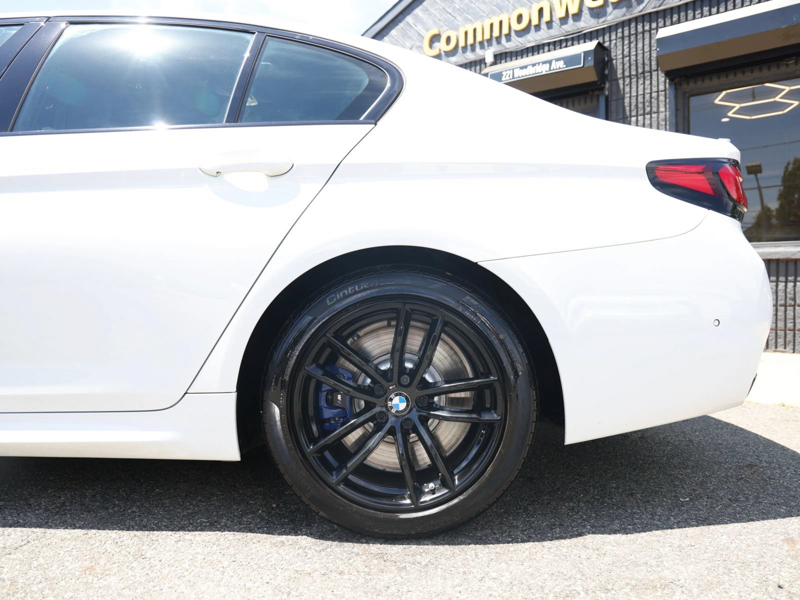 Used 2022 BMW M550i xDrive AWD/4WD image 12