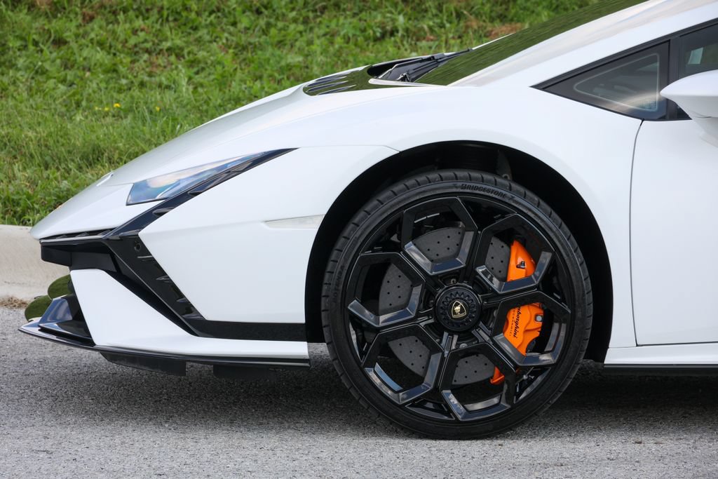 Used 2024 Lamborghini Huracan Tecnica RWD image 29