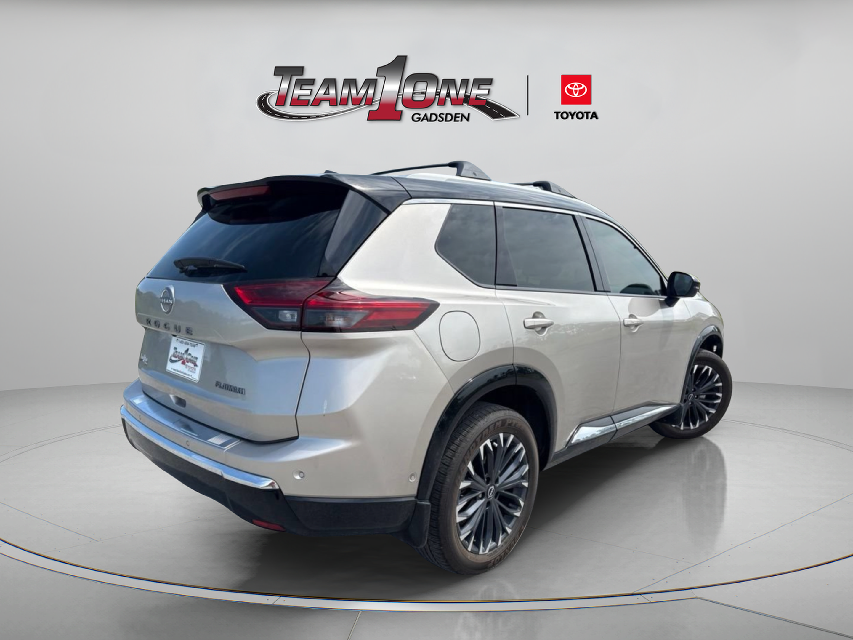 Used 2025 Nissan Rogue Platinum w/ Platinum Premium Package FWD image 7
