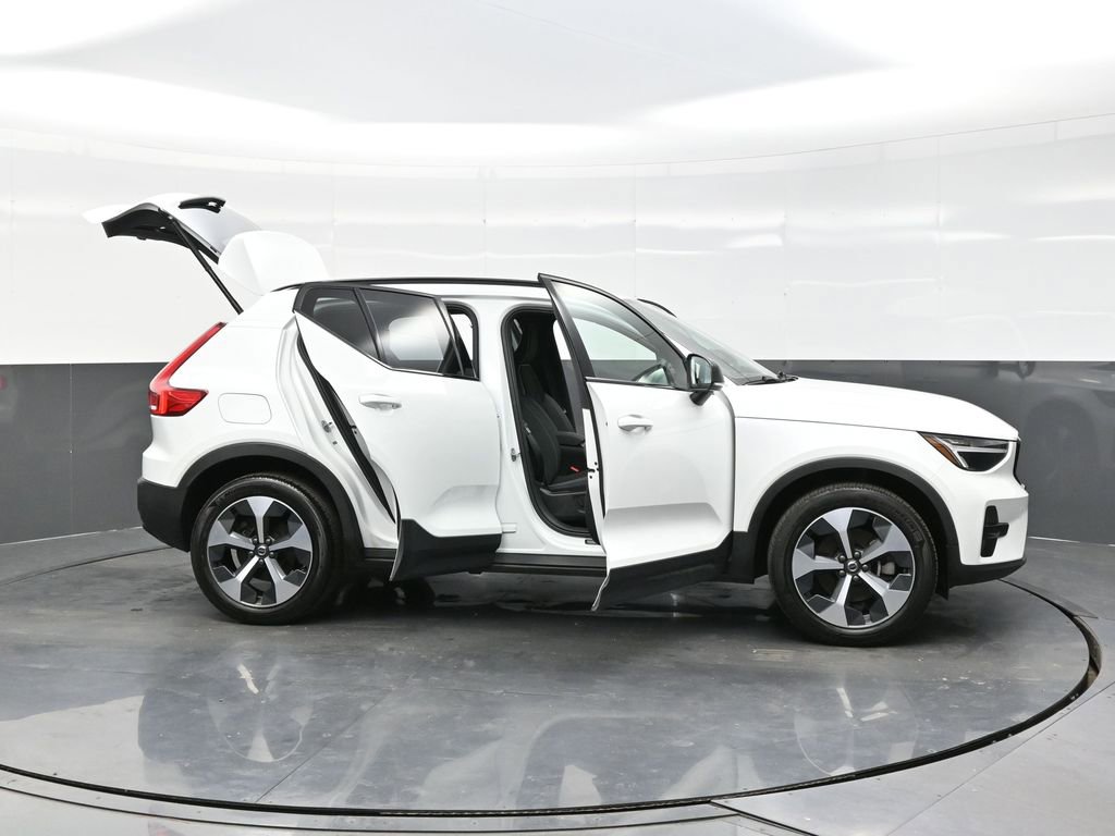 Used 2023 Volvo XC40 B5 Plus w/ Climate Package image 36