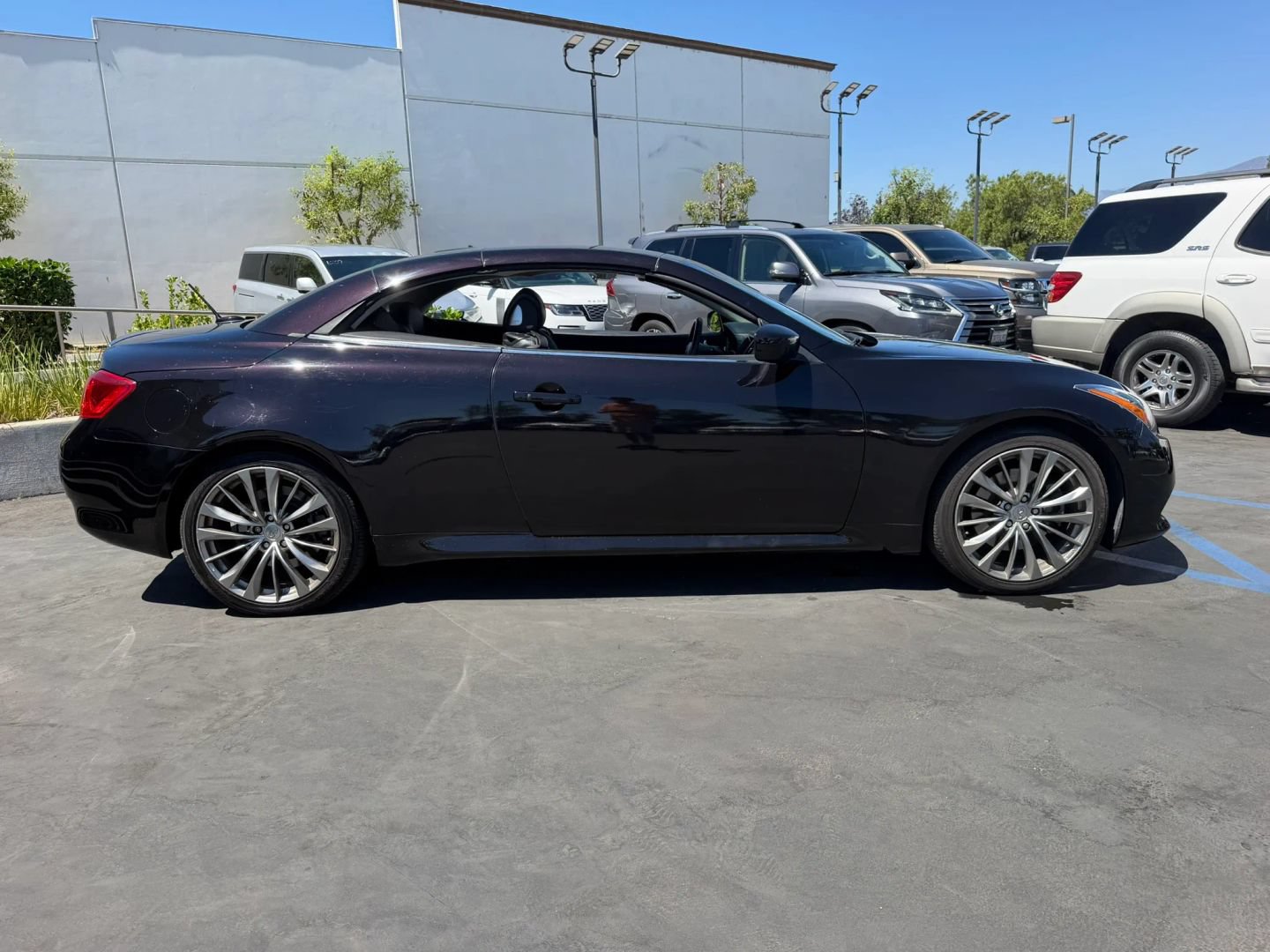 Used 2011 INFINITI G37 Convertible w/ Premium Pkg RWD image 32