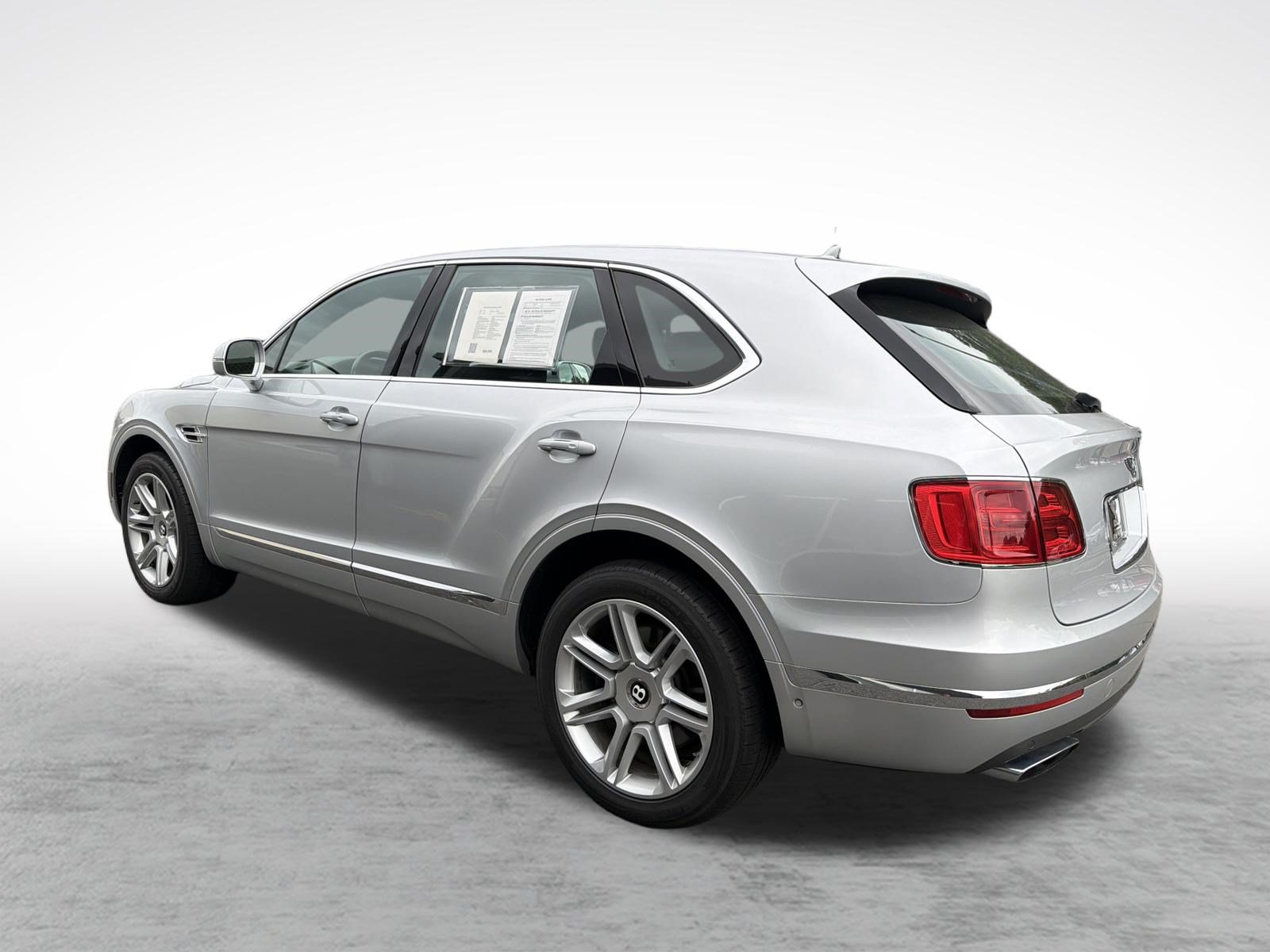 Used 2018 Bentley Bentayga AWD/4WD image 3