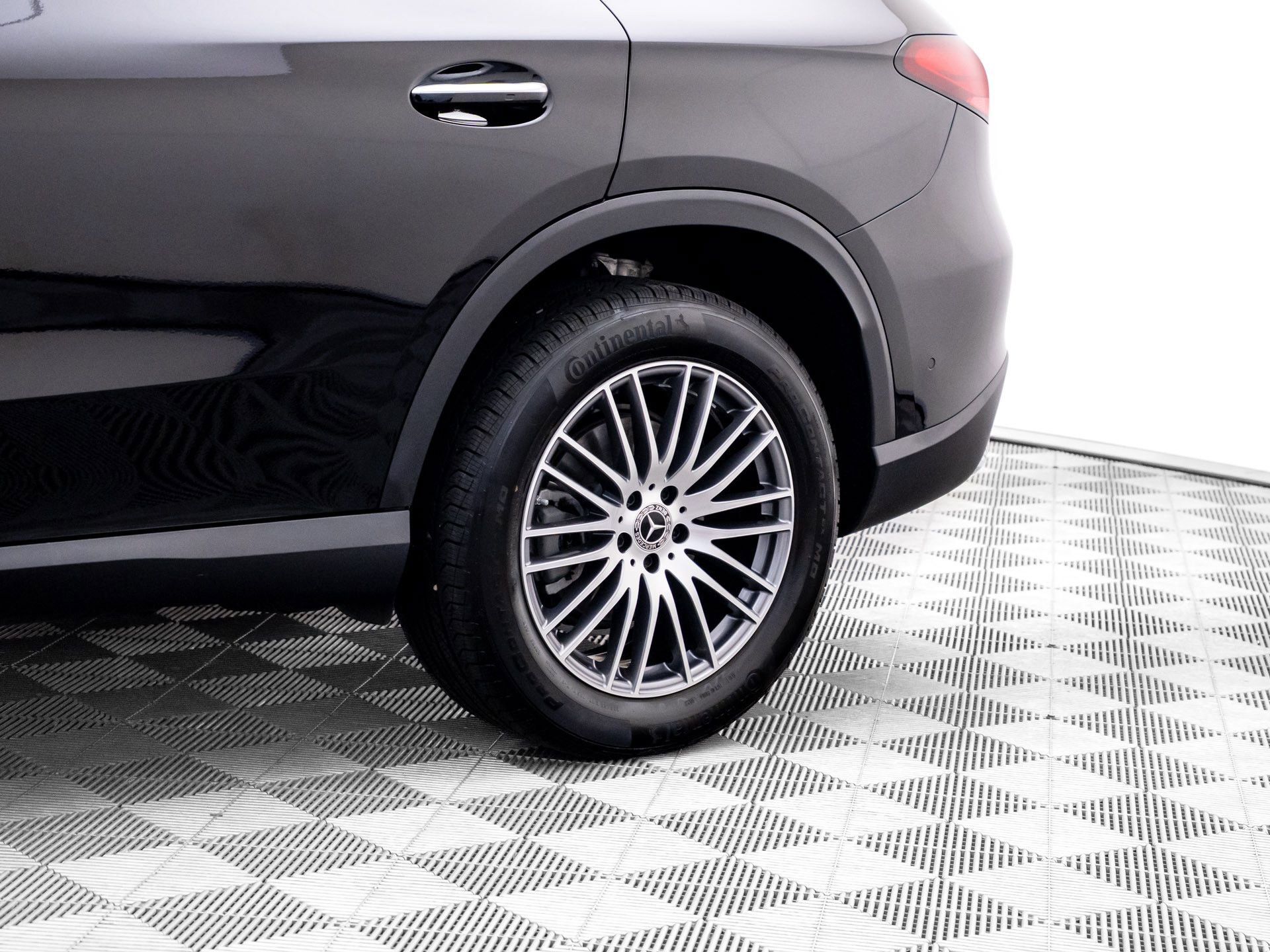 Used 2024 Mercedes-Benz GLC 300 4MATIC image 36