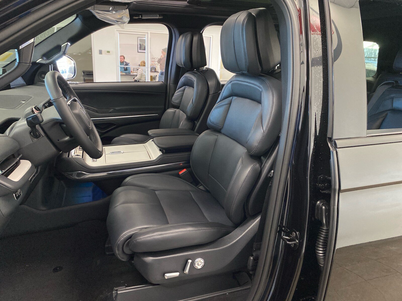 New 2026 Lincoln Navigator Reserve w/ Jet Appearance Package AWD/4WD image 19