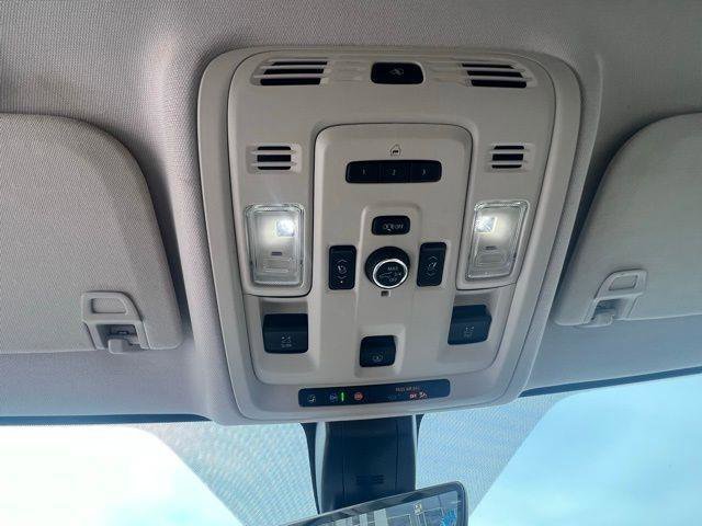 Used 2021 GMC Yukon XL Denali w/ Denali Premium Package image 20