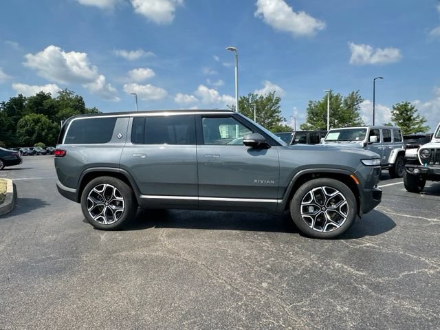 Used 2024 Rivian R1S Adventure AWD/4WD image 12