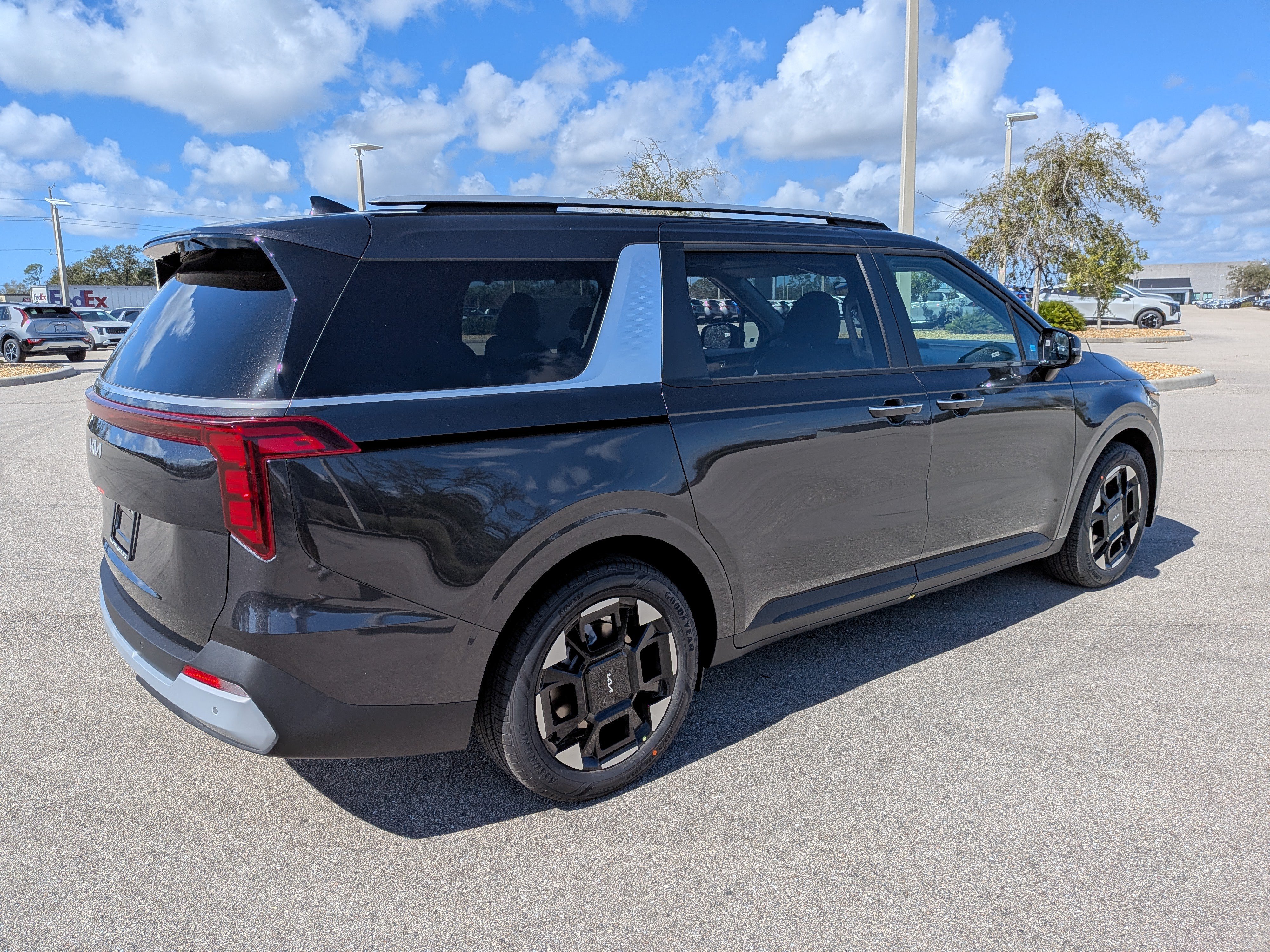 New 2026 Kia Carnival EX FWD image 5