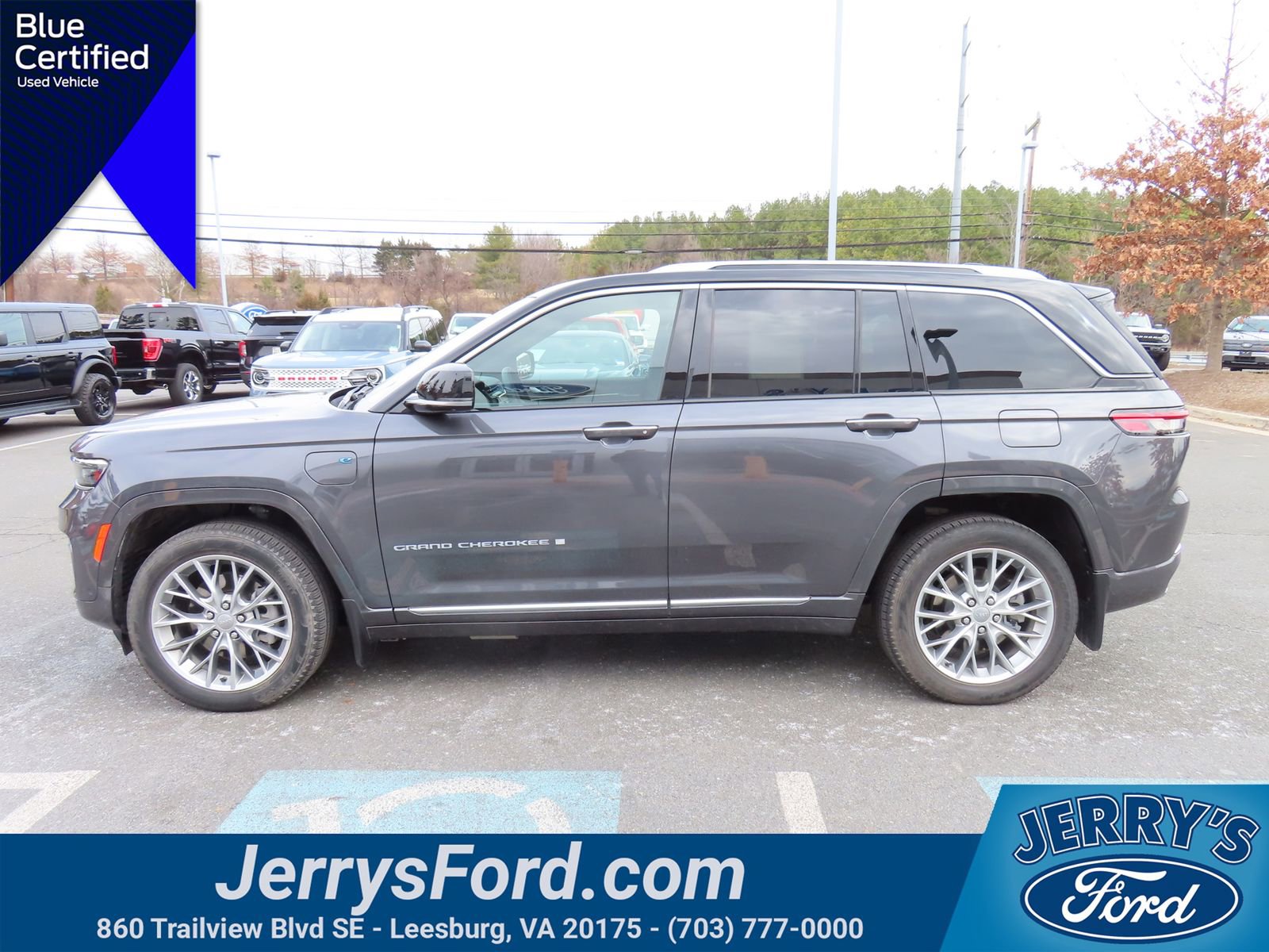 Used 2023 Jeep Grand Cherokee Summit w/ Luxury Tech Group V image 9