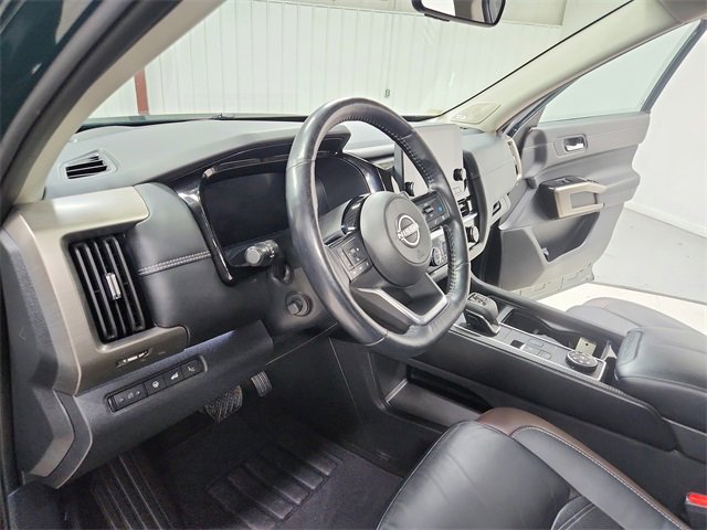 Used 2024 Nissan Pathfinder Platinum w/ Lighting Package (N93) image 18