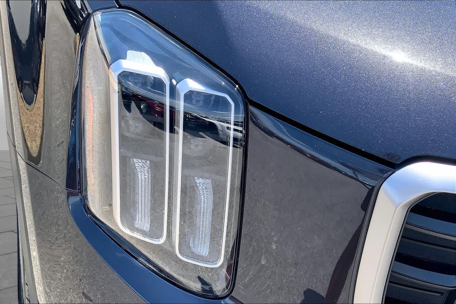 Used 2025 Kia Telluride SX w/ SX Captain's Chair Package FWD image 28