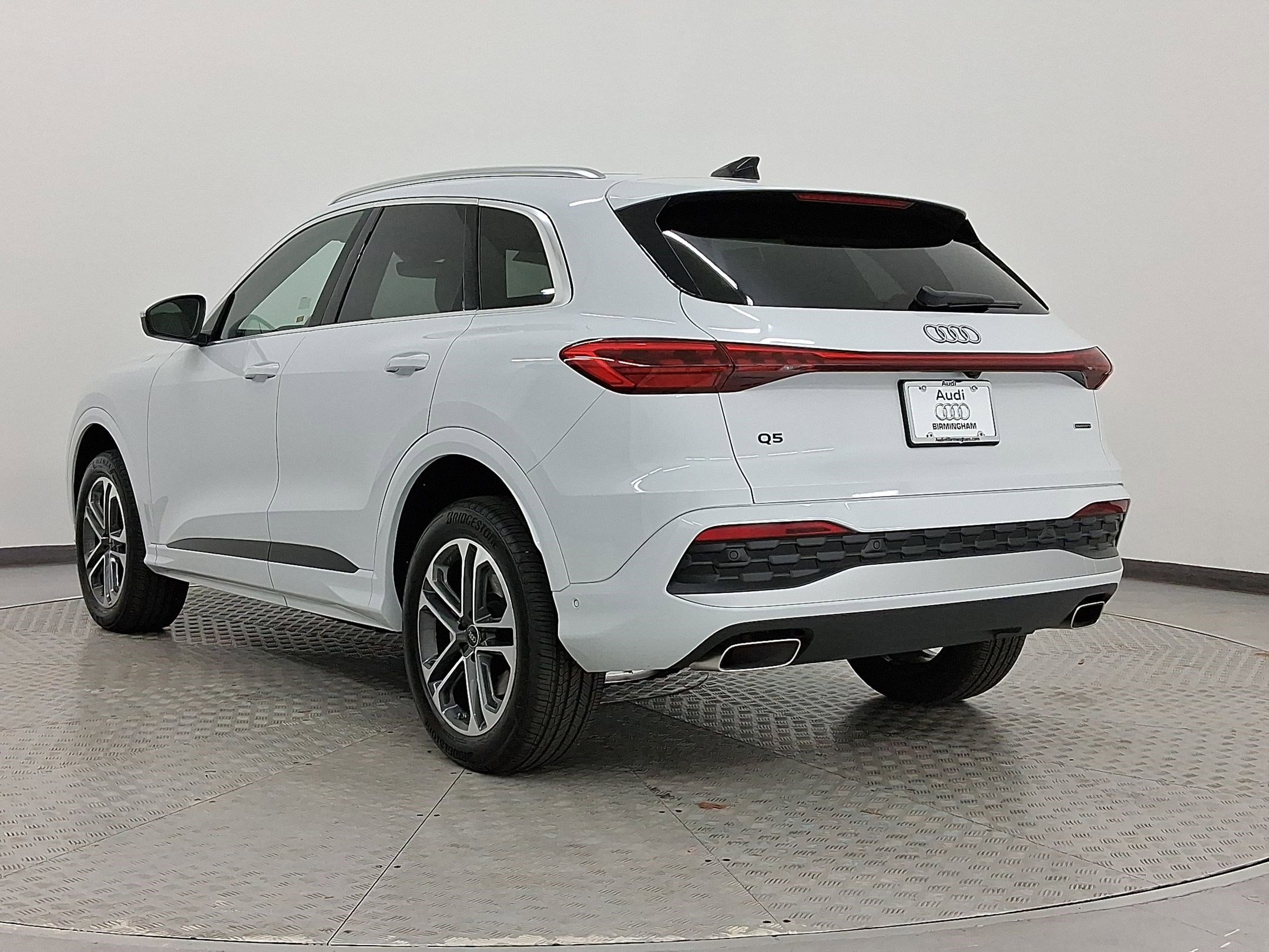 Certified 2025 Audi Q5 Premium w/ Convenience Package image 3