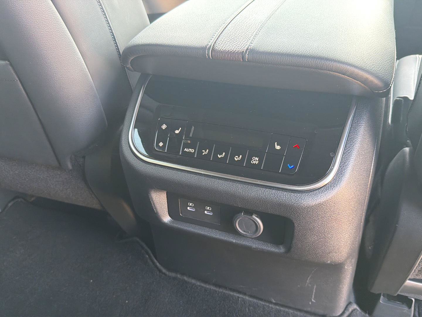 Used 2025 Nissan Armada Platinum Reserve AWD/4WD image 17