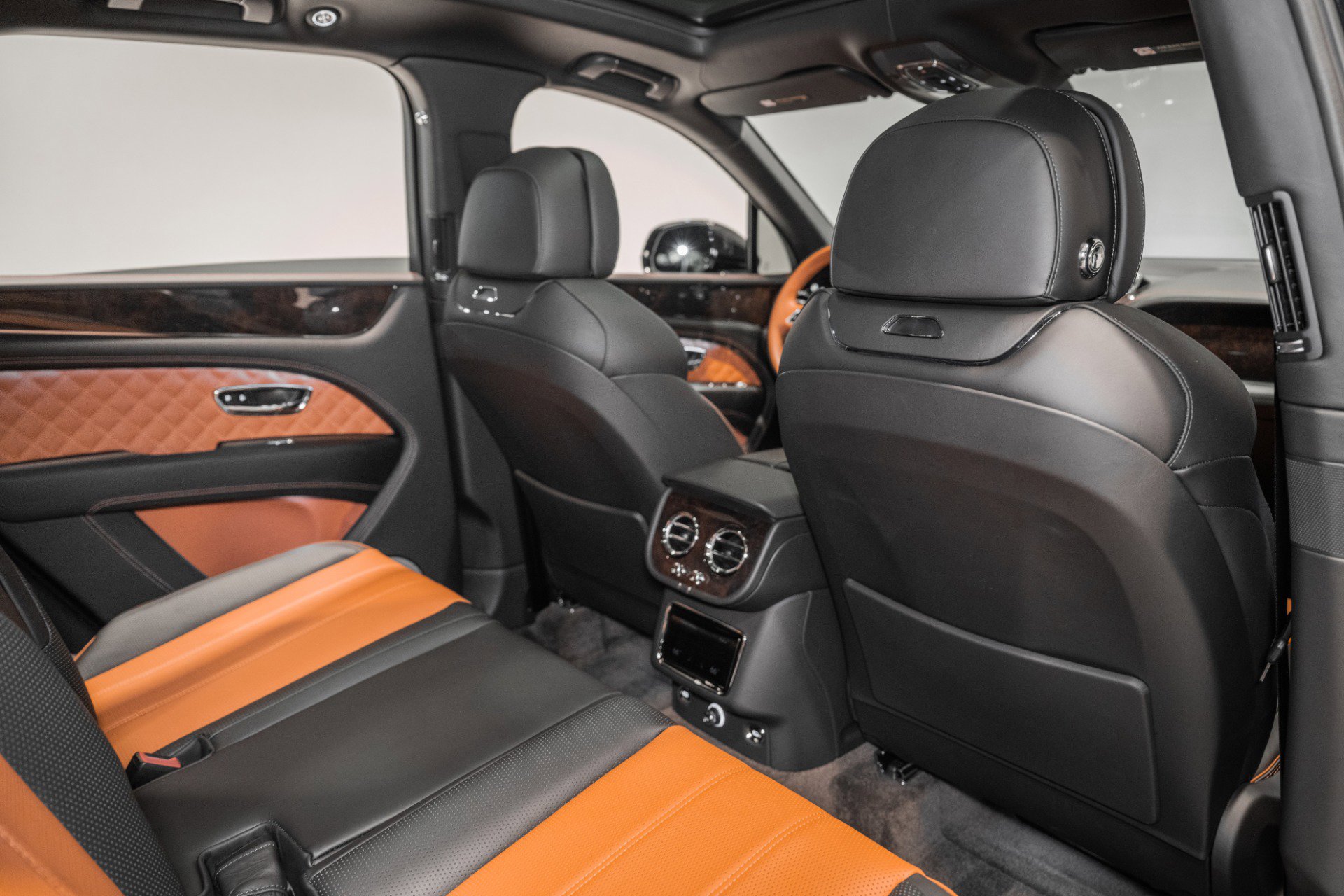 Used 2022 Bentley Bentayga image 25