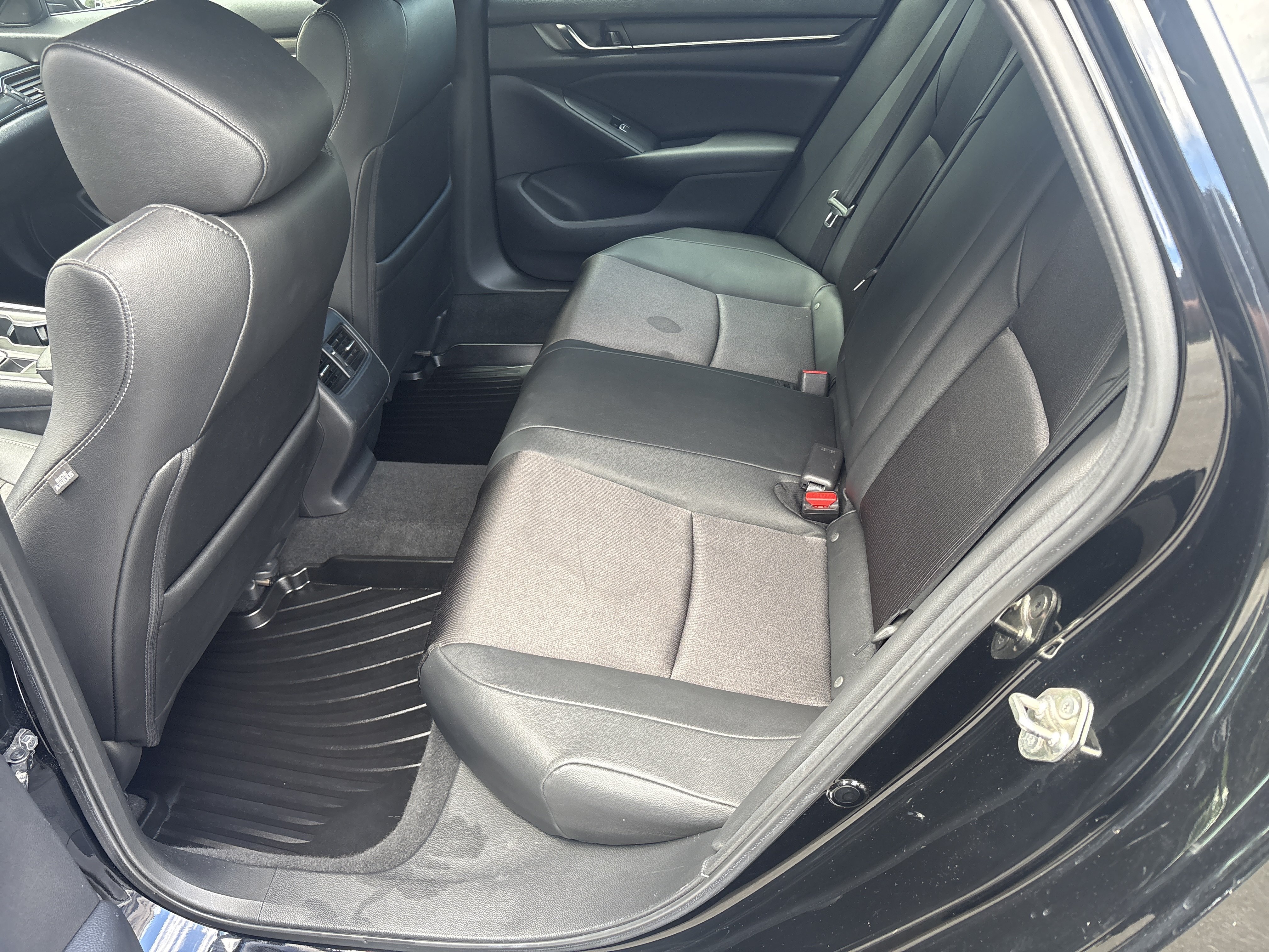 Used 2019 Honda Accord Sport image 12