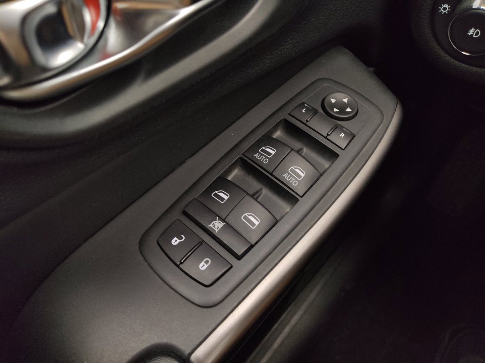 Used 2020 Jeep Cherokee Latitude Lux w/ Comfort/Convenience Group AWD/4WD image 27