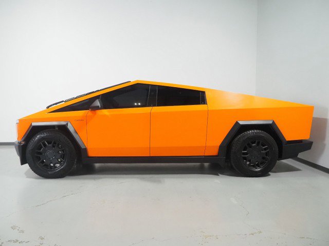 Used 2024 Tesla Cybertruck AWD Crew Cab image 9