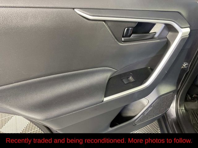 Used 2021 Toyota RAV4 LE AWD/4WD image 25