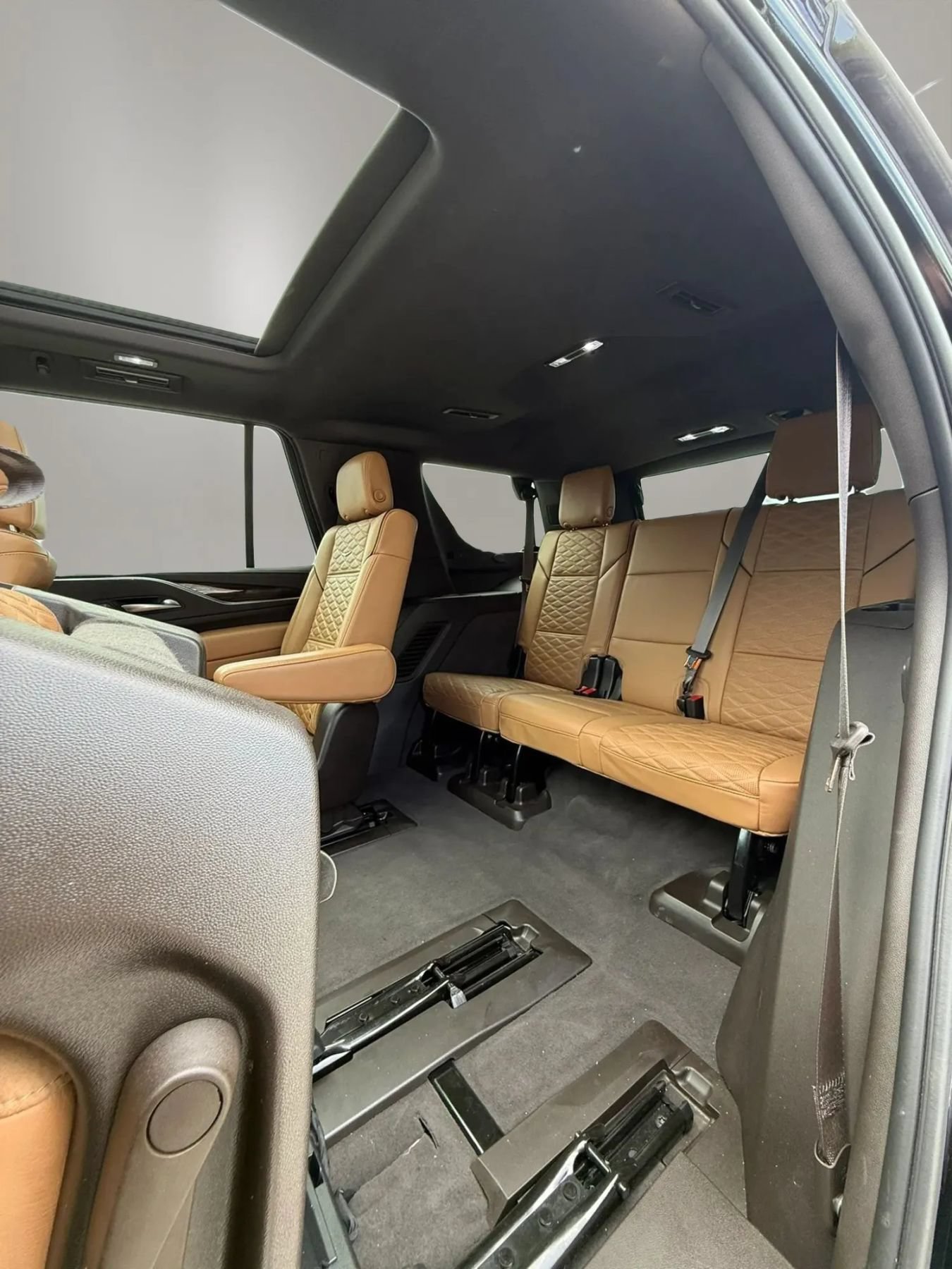 Used 2023 Cadillac Escalade Premium Luxury w/ LPO, Floor Liner Package AWD/4WD image 12