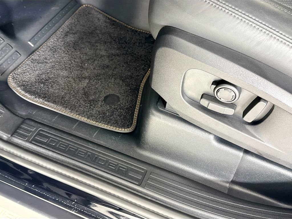 Used 2025 Land Rover Defender 110 S image 18