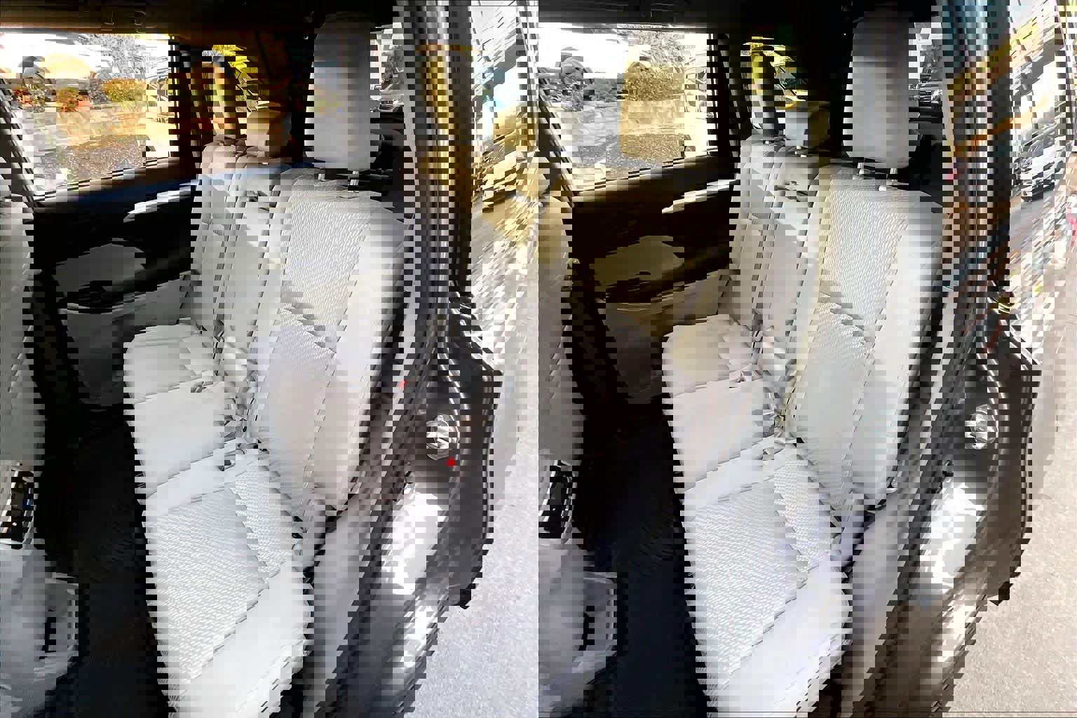 Used 2017 Toyota Highlander LE image 18