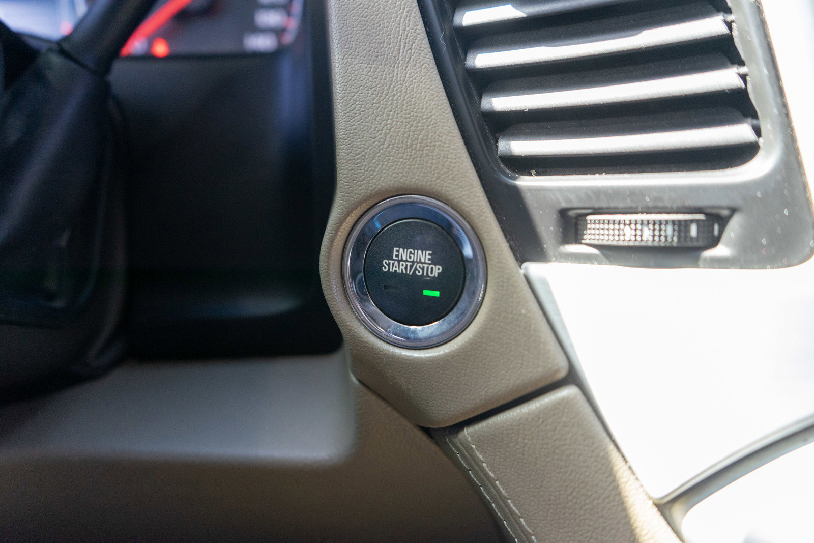 Used 2015 GMC Yukon XL SLT w/ HD Trailering Package AWD/4WD image 22