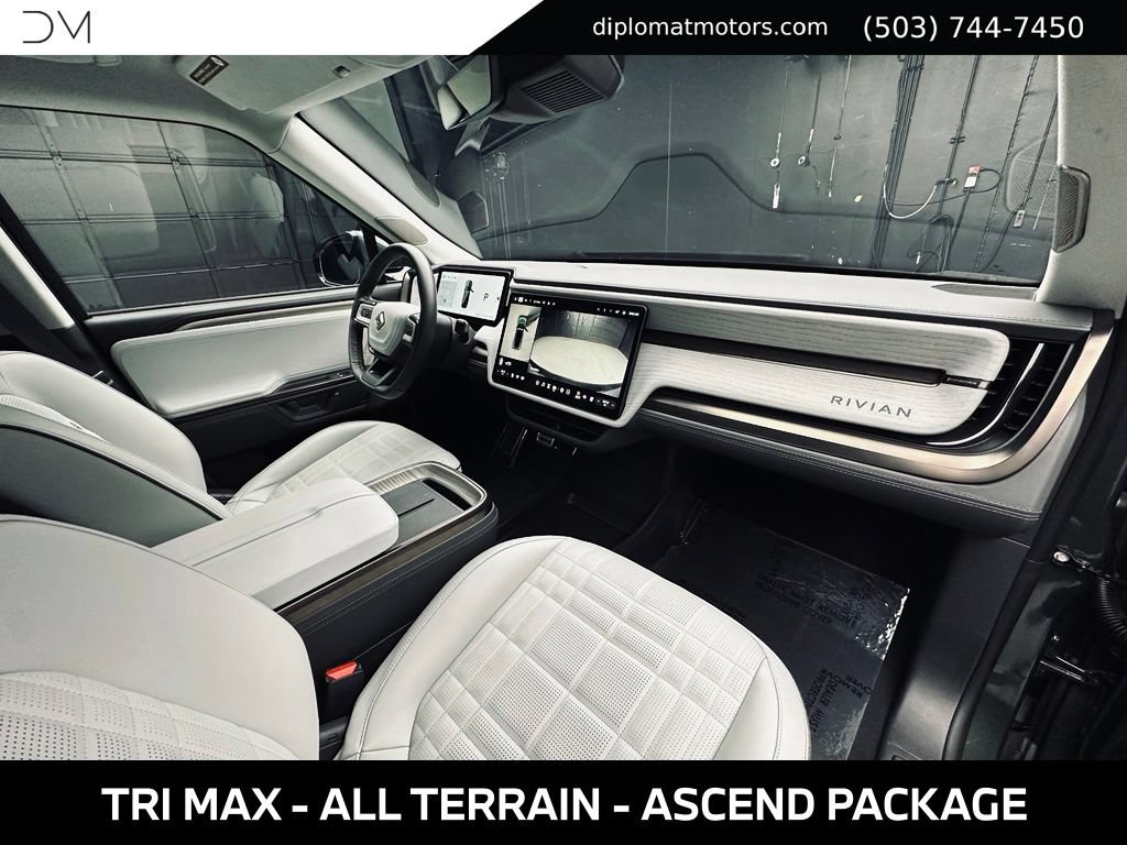 Used 2025 Rivian R1S Premium AWD/4WD image 18