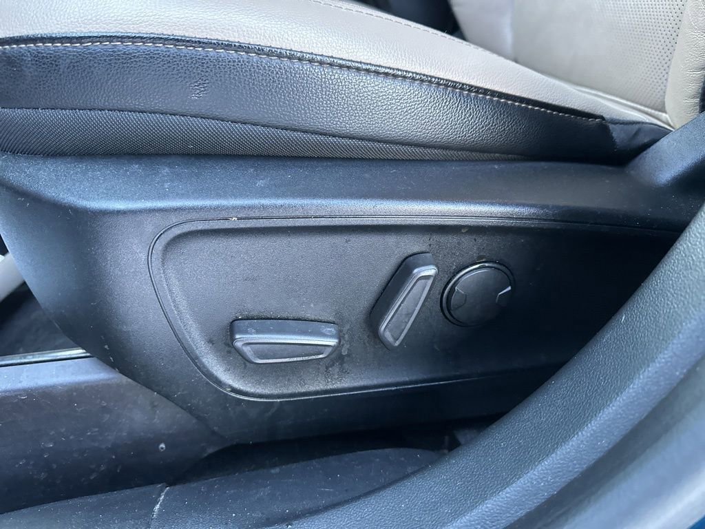 Used 2020 Ford Escape Titanium image 17