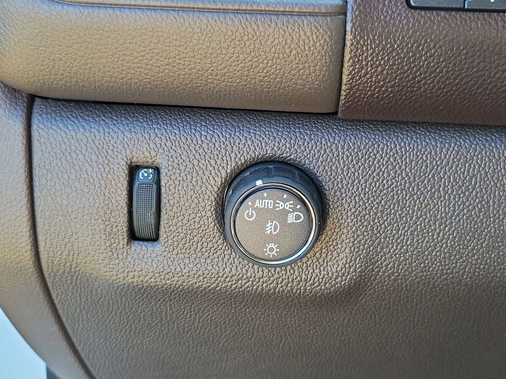 Used 2022 GMC Canyon Denali RWD image 29