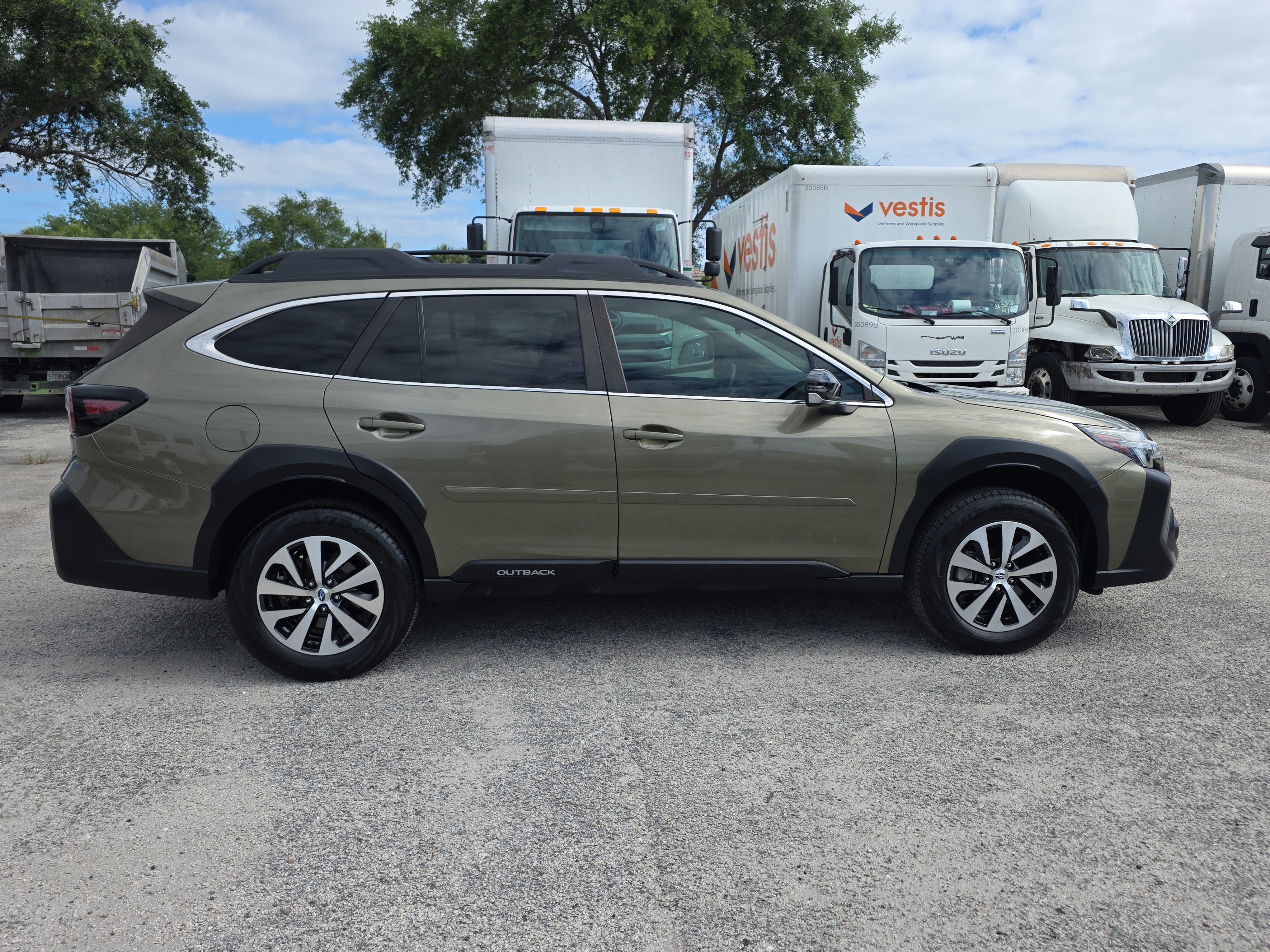 Used 2023 Subaru Outback Premium image 8