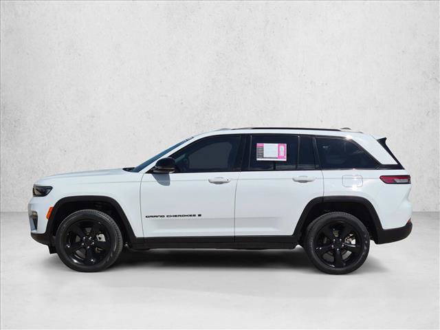 Used 2023 Jeep Grand Cherokee Limited w/ Black Appearance Package AWD/4WD image 9