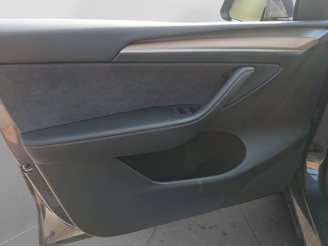 Used 2023 Tesla Model Y Long Range AWD/4WD image 12