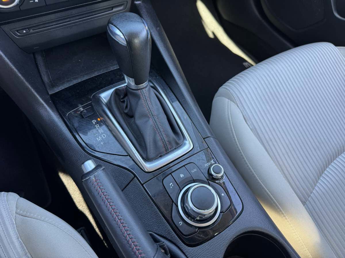 Used 2016 MAZDA MAZDA3 i Touring w/ Popular Equipment Package image 31