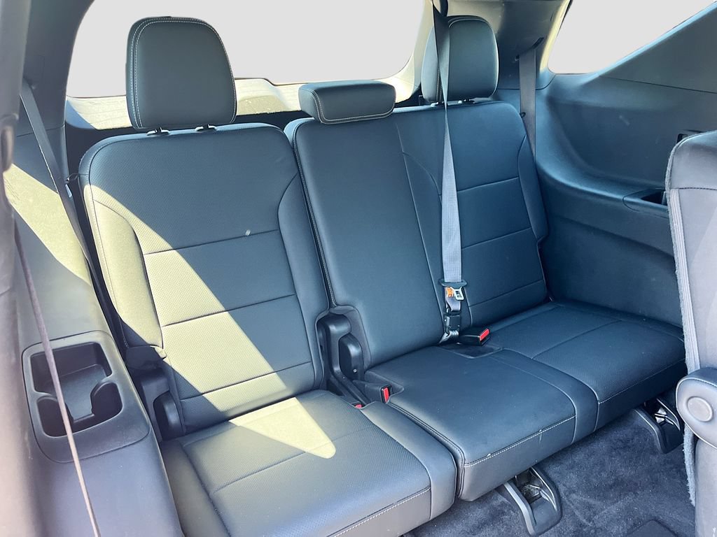 Used 2025 Chevrolet Traverse LT FWD image 35