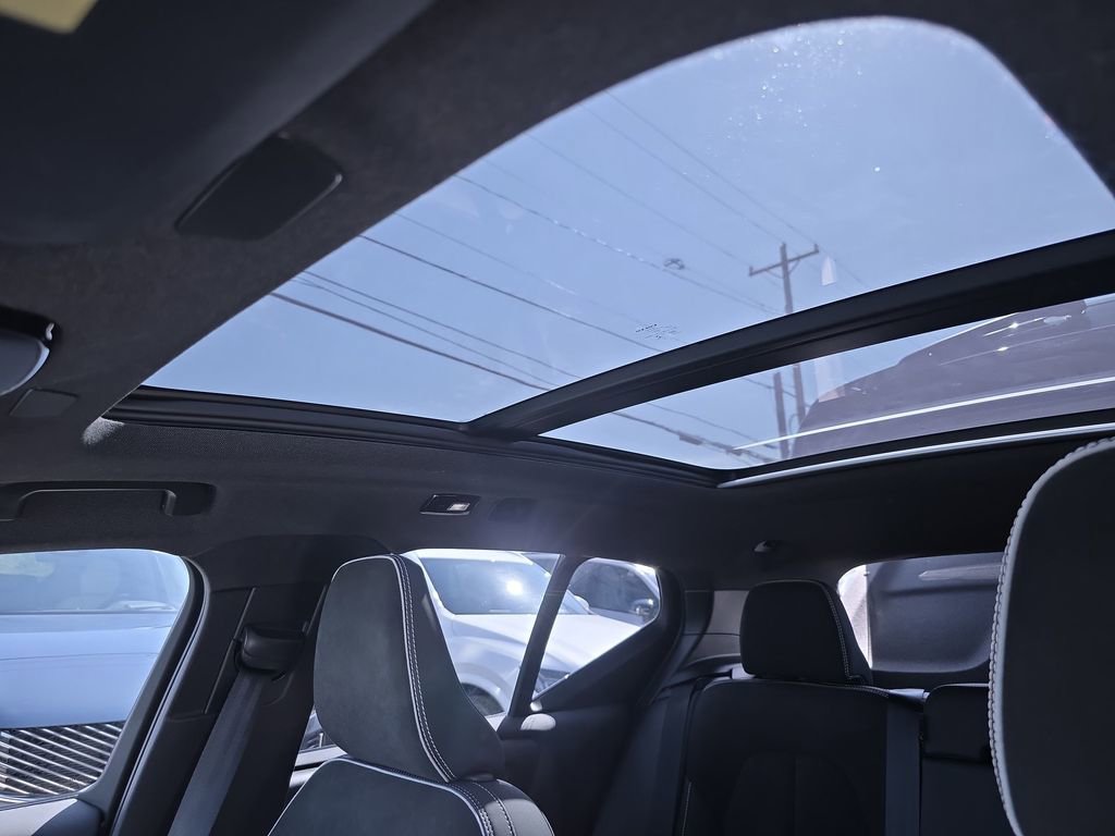 Used 2023 Volvo XC40 Recharge Ultimate w/ Protection Package Premier image 32